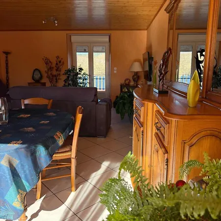 Petite A La Campagne - 6 Personnes *